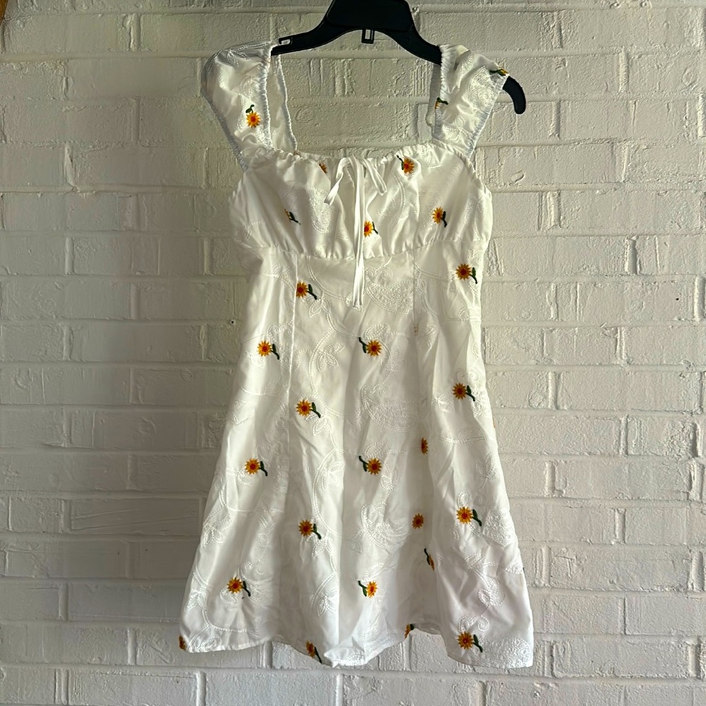 Shein Size 4 white sunflower embroidered dress NWOT